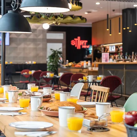 Ibis Plaza Glories 22@