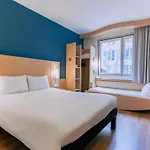 מלון Ibis Plaza Glories 22@ 2*