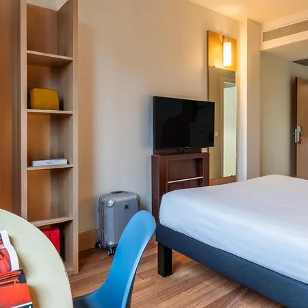 Ibis Plaza Glòries 22@ 2*