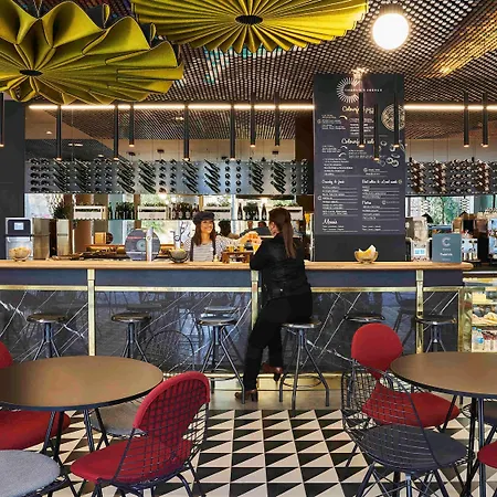 Ibis Plaza Glories 22@ Otel