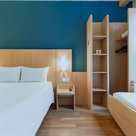 מלון Ibis Plaza Glories 22@