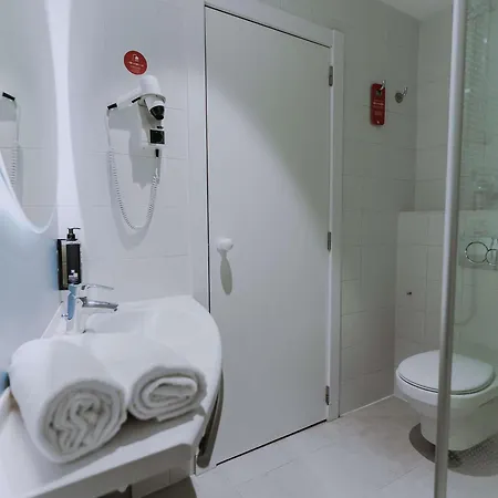 Ibis Plaza Glories 22@ Hotel 2*