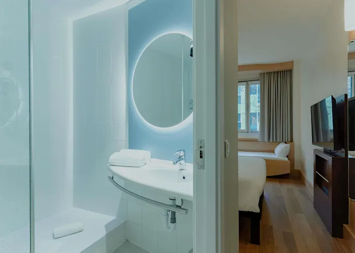 이비스 플라자 글로리스 22@ 호텔 2*