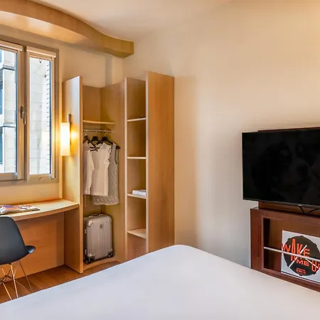 מלון Ibis Plaza Glories 22@ 2*