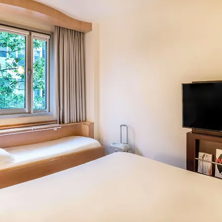 Ibis Plaza Glories 22@ מלון